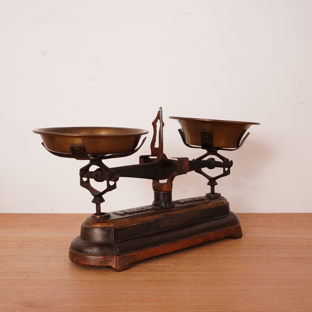 Balance en fonte ancienne