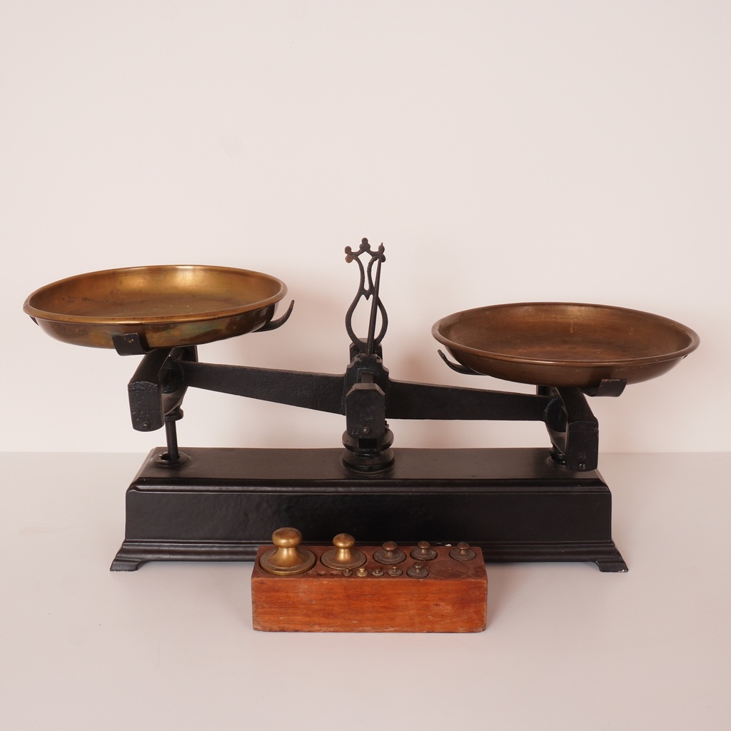 Balance en fonte ancienne