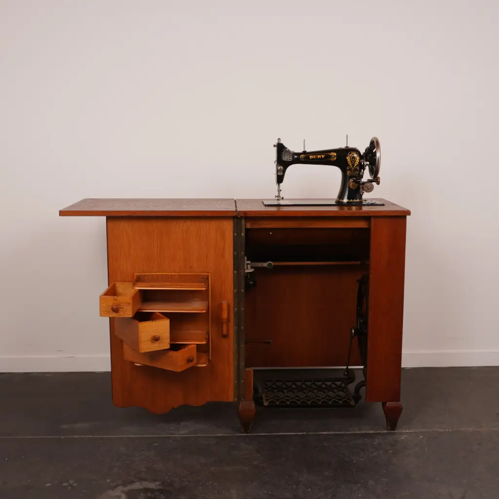 Machine à coudre ancienne BURY