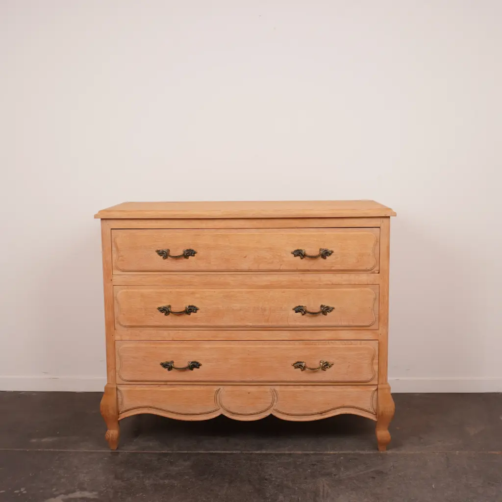 Commode en bois aérogommé