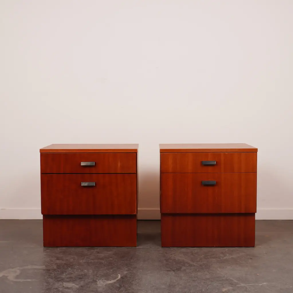 Paire de tables de nuit Mobel vintages