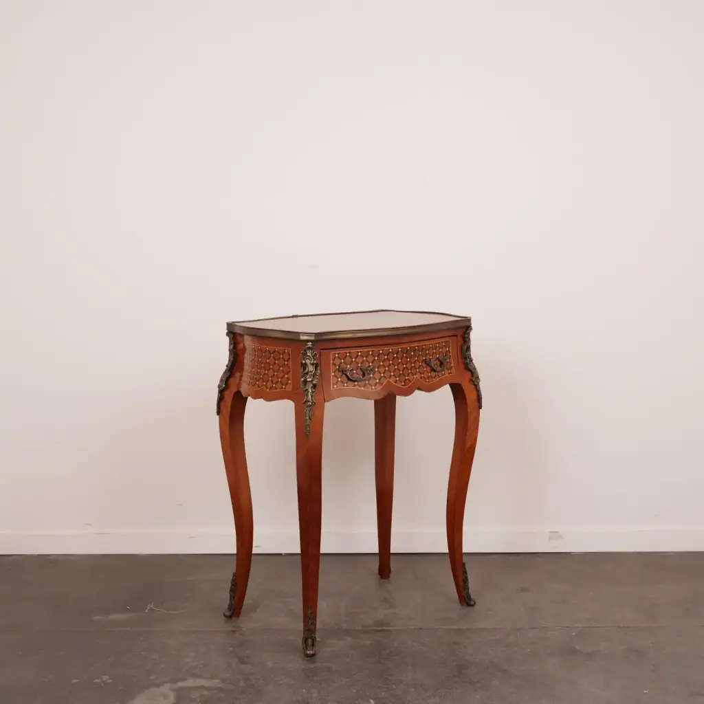 Table d'appoint style Louis XV