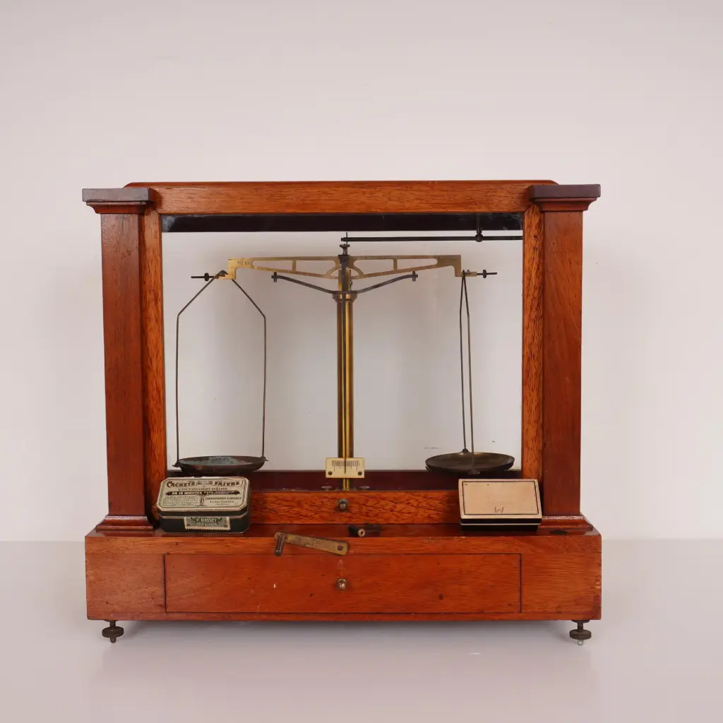 Balance analytique/d'apothicaire ancienne