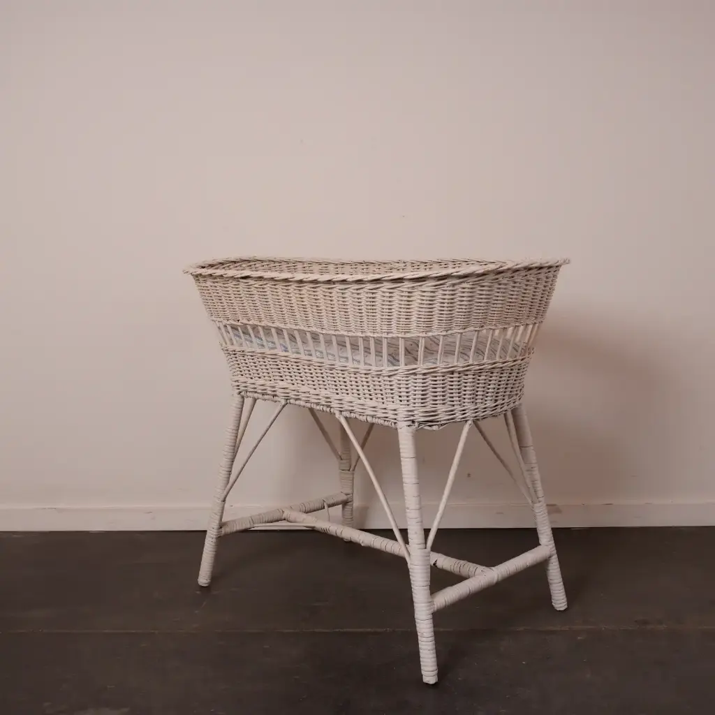 Couffin rotin blanc vintage