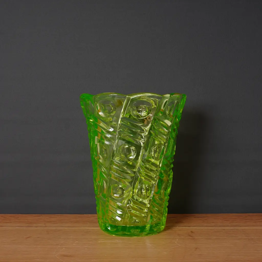 Vase en verre d'ouraline vintage