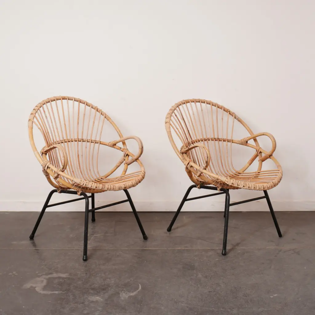 Paire de fauteuils coquilles rotin vintages