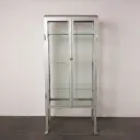 Vitrine médicale ancienne