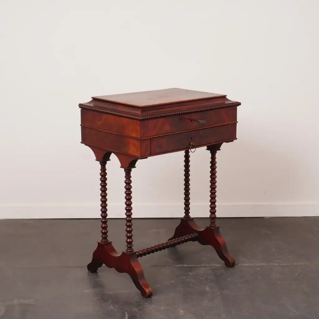 Table travailleuse style Louis Philippe