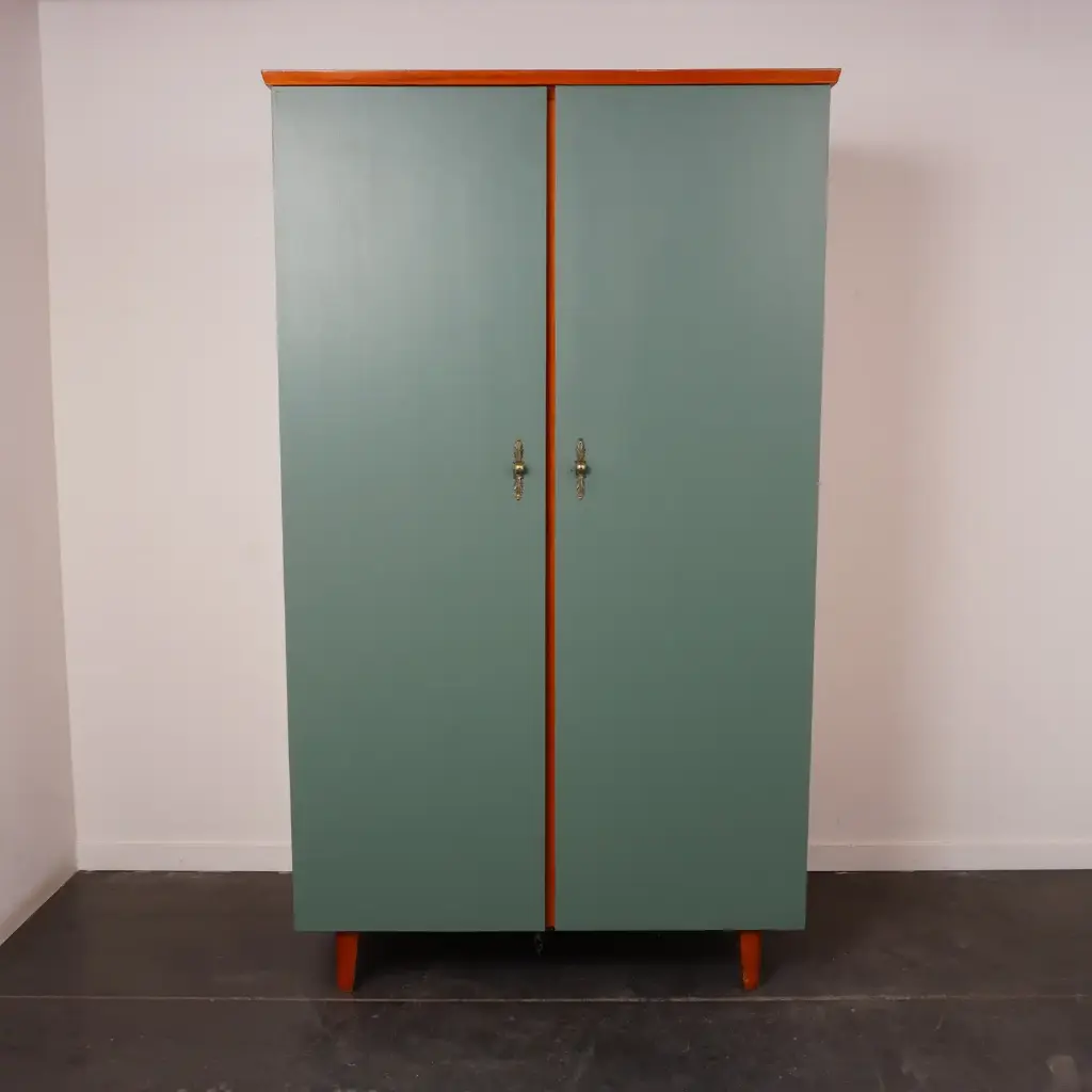 Garde robe bois vintage
