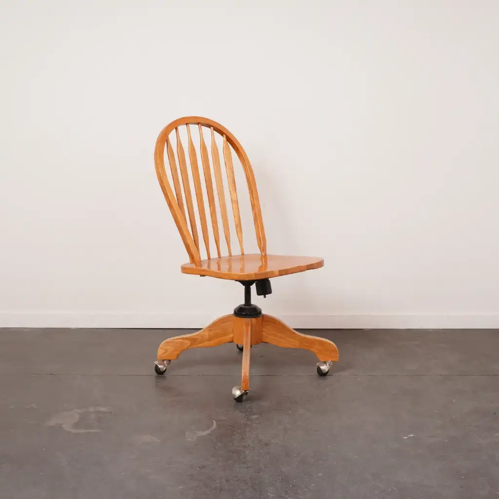 Chaise pivotante de bureau style Windsor