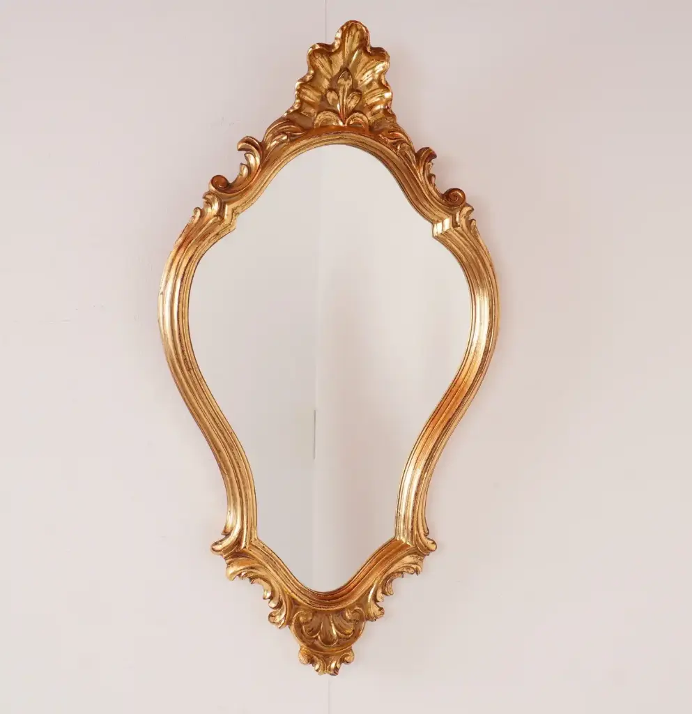 Miroir en bois doré vintage
