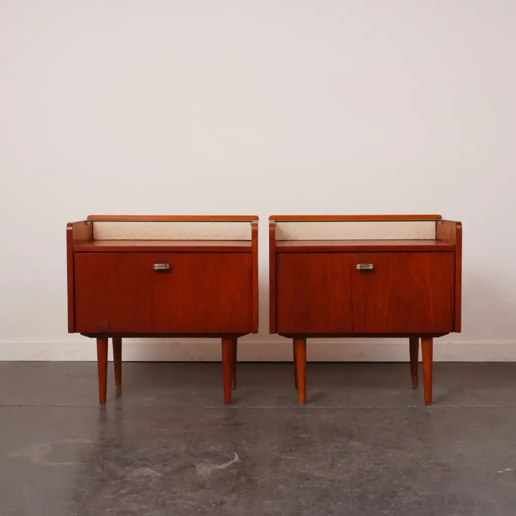 Paire de tables de nuit vintage