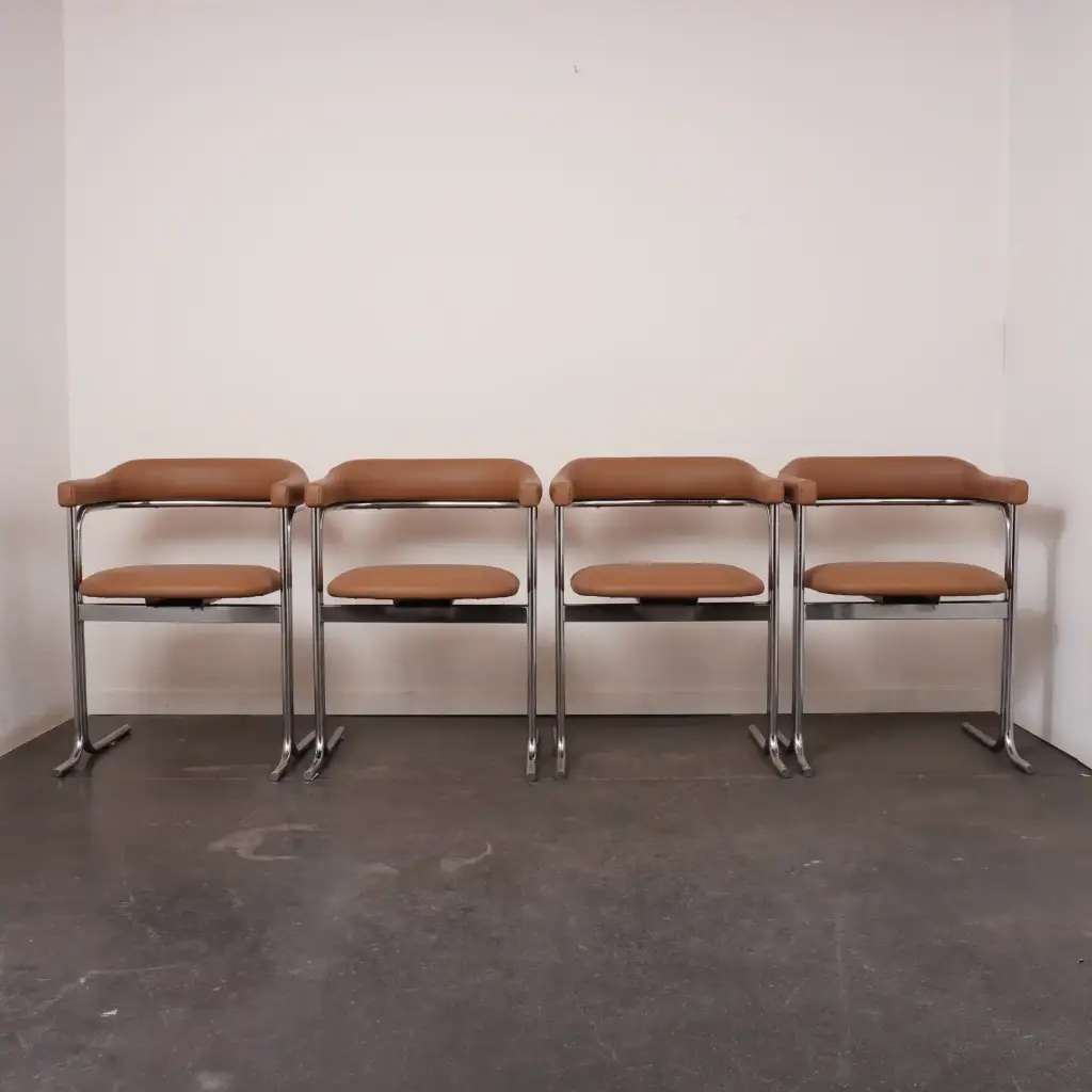 Série de 4 chaises chromé/cuir vintage