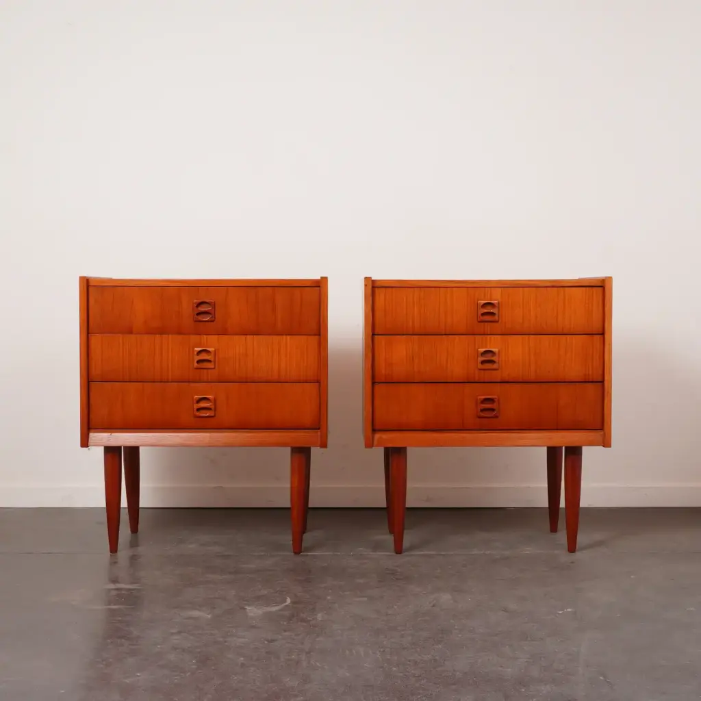 Paire de tables de nuit vintage