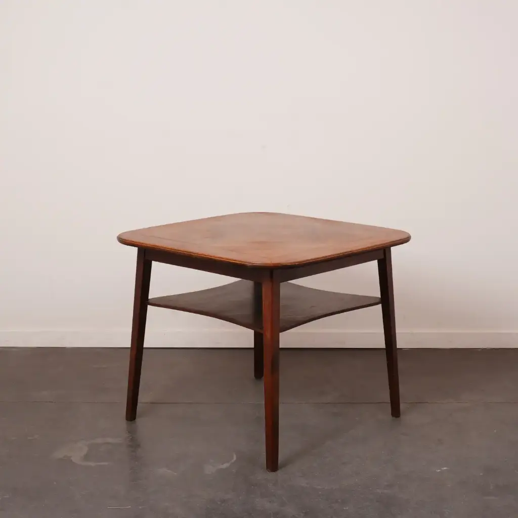 Table basse en noyer