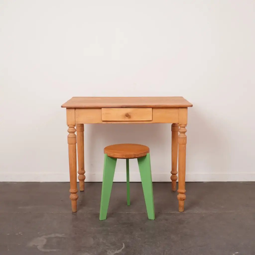 Table d'appoint en pin 