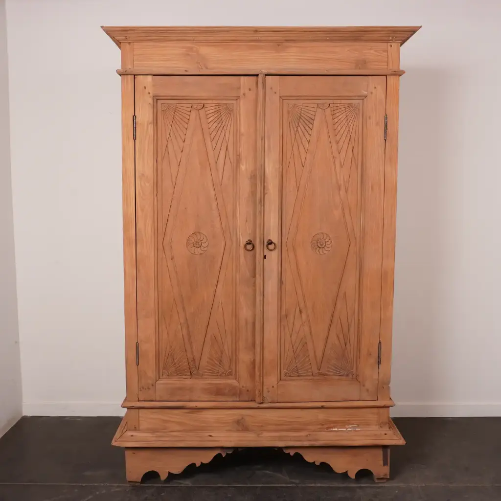 Meuble/armoire en bois aérogommé