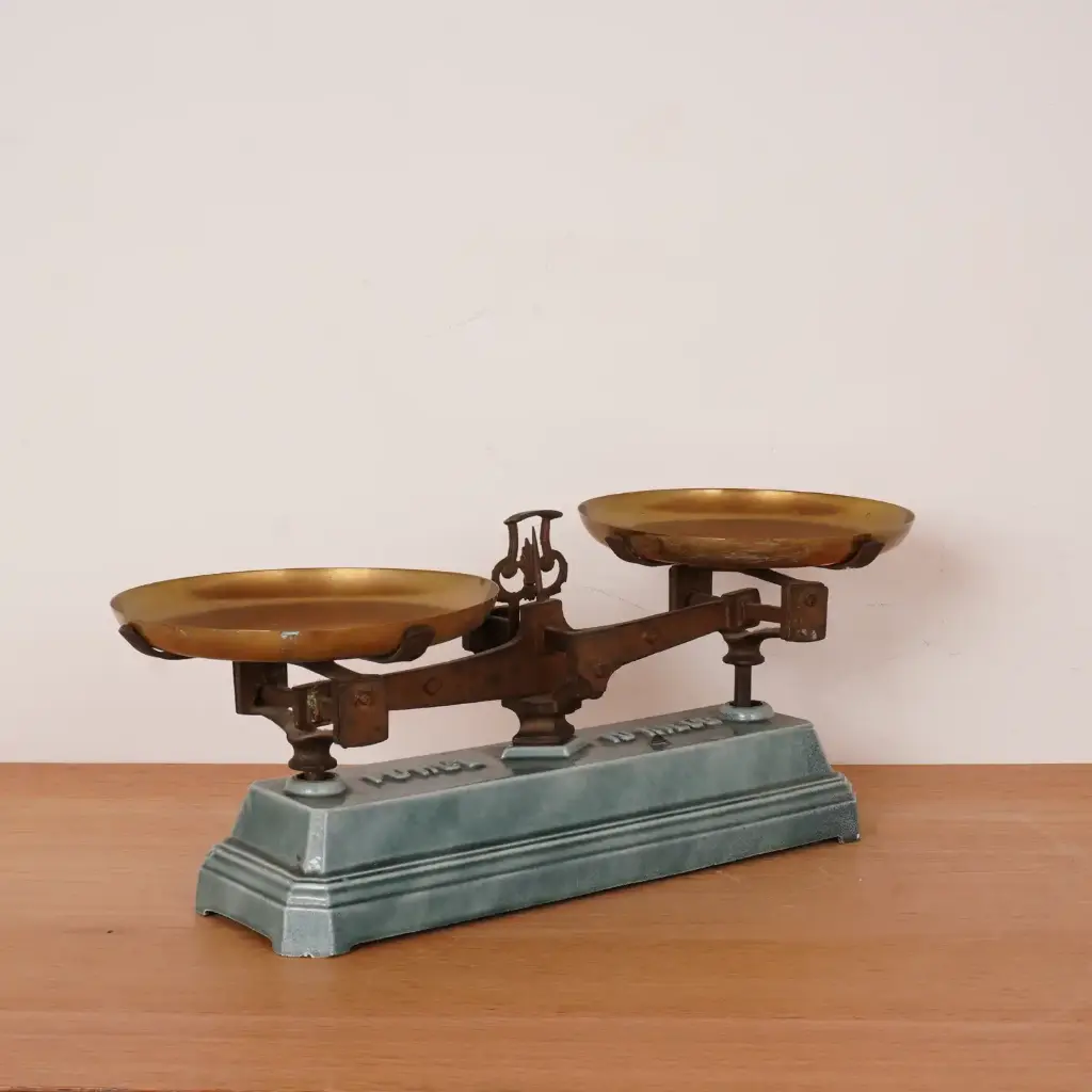 Balance émaillée bleue vintage