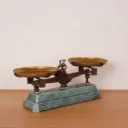 Balance émaillée bleue vintage