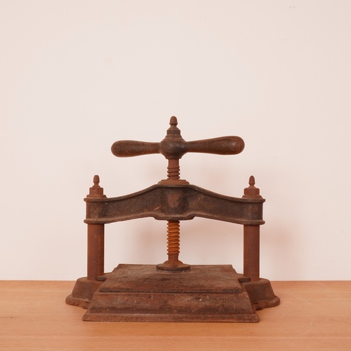 [SU2498] Presse à reliures en fonte ancienne