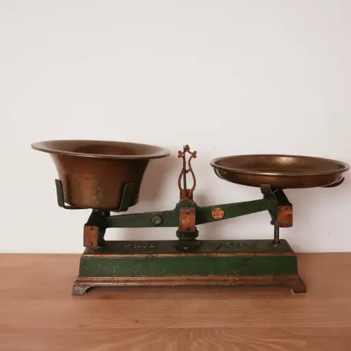 [SU2979] Balance en fonte ancienne