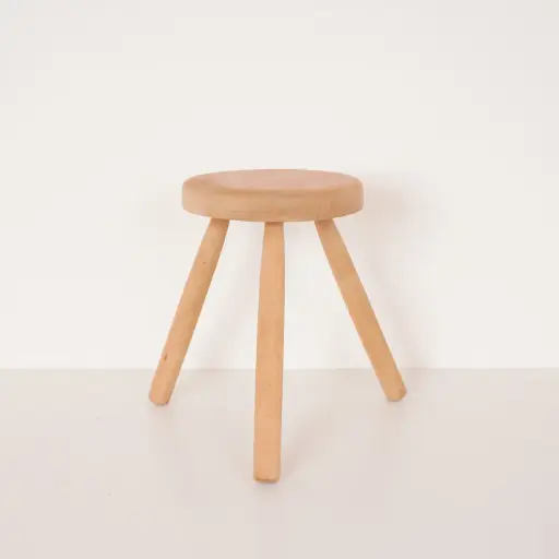 [SU3374] Tabouret tripode en bois aérogommé